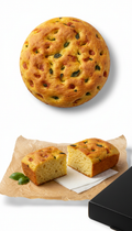 Focaccia dorada con albahaca